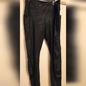 Vera Wang faux leather look legging